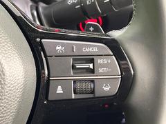 �ڥ����ץƥ��֥��롼������ȥ�����۹�®ƻϩ�Ǥ�Ĺ��Υ���Ԥ��ڤˡ�����ư��®�٤��ݤĥ��롼������ȥ����뤬�����ͷڸ������ƥ��Ϣ�Ȥ��������μ�ξ���Τ��Ƽִ֤��ݤĤ褦��®��Ĵ�ᤷ�Ƥ���ޤ����� 6