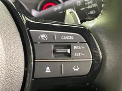 �ڥ����ץƥ��֥��롼������ȥ�����۹�®ƻϩ�Ǥ�Ĺ��Υ���Ԥ��ڤˡ�����ư��®�٤��ݤĥ��롼������ȥ����뤬�����ͷڸ������ƥ��Ϣ�Ȥ��������μ�ξ���Τ��Ƽִ֤��ݤĤ褦��®��Ĵ�ᤷ�Ƥ���ޤ����� 4