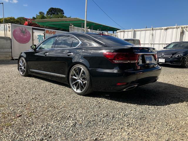 ＬＳ ＬＳ４６０　バージョンＣ　Ｉパッケージ　三眼ＬＥＤヘッドライト　メーカーナビ　イージークローザードア　ブラインドスポットモニター　パワートランク　黒革シート　シートヒータークレンツェ２１インチアルミホイール　クルーズコントロール　地デジＴＶ（10枚目）
