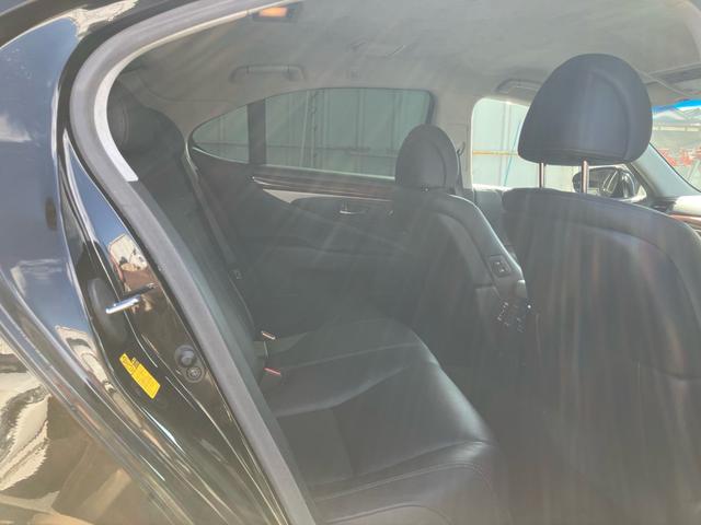 ＬＳ ＬＳ４６０　バージョンＣ　Ｉパッケージ　三眼ＬＥＤヘッドライト　メーカーナビ　イージークローザードア　ブラインドスポットモニター　パワートランク　黒革シート　シートヒータークレンツェ２１インチアルミホイール　クルーズコントロール　地デジＴＶ（24枚目）