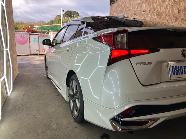 プリウス Ａツーリングセレクション　禁煙車　ユーザー買取車　モデリスタフルエアロＬＥＤディライト付　黒革　前席シートヒーター　トヨタ純正９インチナビ　Ｂｌｕｅｔｏｏｔｈ　バックカメラ　ステアリングスイッチ　ドラレコ　タイヤ２本交換（8枚目）