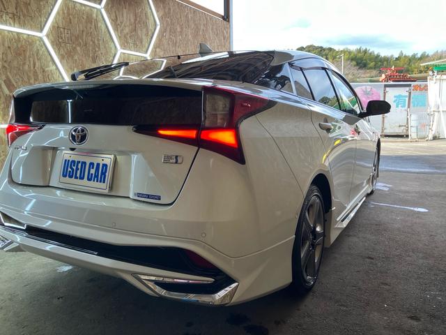 プリウス Ａツーリングセレクション　禁煙車　ユーザー買取車　モデリスタフルエアロＬＥＤディライト付　黒革　前席シートヒーター　トヨタ純正９インチナビ　Ｂｌｕｅｔｏｏｔｈ　バックカメラ　ステアリングスイッチ　ドラレコ　タイヤ２本交換（9枚目）