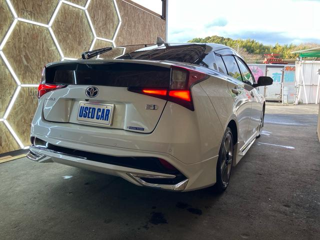 プリウス Ａツーリングセレクション　禁煙車　ユーザー買取車　モデリスタフルエアロＬＥＤディライト付　黒革　前席シートヒーター　トヨタ純正９インチナビ　Ｂｌｕｅｔｏｏｔｈ　バックカメラ　ステアリングスイッチ　ドラレコ　タイヤ２本交換（10枚目）