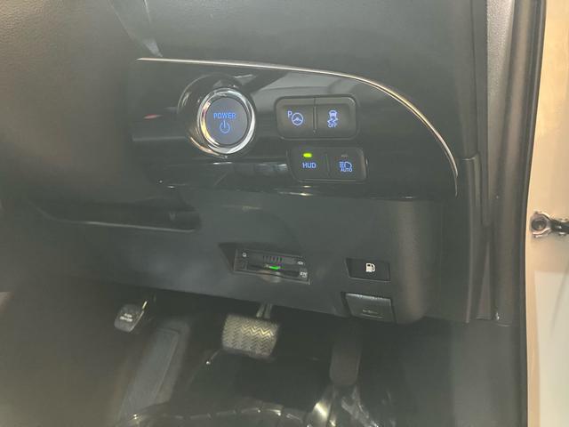 プリウス Ａツーリングセレクション　禁煙車　ユーザー買取車　モデリスタフルエアロＬＥＤディライト付　黒革　前席シートヒーター　トヨタ純正９インチナビ　Ｂｌｕｅｔｏｏｔｈ　バックカメラ　ステアリングスイッチ　ドラレコ　タイヤ２本交換（16枚目）