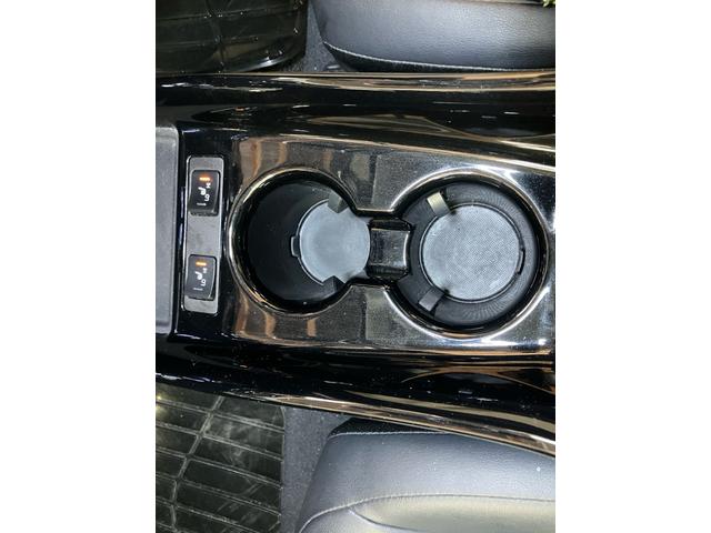 プリウス Ａツーリングセレクション　禁煙車　ユーザー買取車　モデリスタフルエアロＬＥＤディライト付　黒革　前席シートヒーター　トヨタ純正９インチナビ　Ｂｌｕｅｔｏｏｔｈ　バックカメラ　ステアリングスイッチ　ドラレコ　タイヤ２本交換（18枚目）