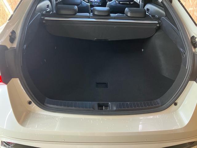 プリウス Ａツーリングセレクション　禁煙車　ユーザー買取車　モデリスタフルエアロＬＥＤディライト付　黒革　前席シートヒーター　トヨタ純正９インチナビ　Ｂｌｕｅｔｏｏｔｈ　バックカメラ　ステアリングスイッチ　ドラレコ　タイヤ２本交換（24枚目）