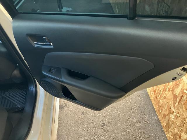 プリウス Ａツーリングセレクション　禁煙車　ユーザー買取車　モデリスタフルエアロＬＥＤディライト付　黒革　前席シートヒーター　トヨタ純正９インチナビ　Ｂｌｕｅｔｏｏｔｈ　バックカメラ　ステアリングスイッチ　ドラレコ　タイヤ２本交換（25枚目）