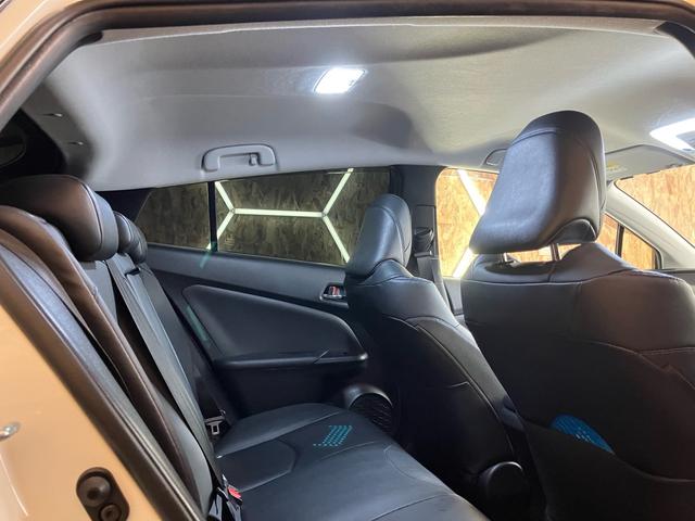 プリウス Ａツーリングセレクション　禁煙車　ユーザー買取車　モデリスタフルエアロＬＥＤディライト付　黒革　前席シートヒーター　トヨタ純正９インチナビ　Ｂｌｕｅｔｏｏｔｈ　バックカメラ　ステアリングスイッチ　ドラレコ　タイヤ２本交換（26枚目）