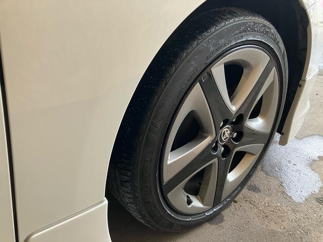 プリウス Ａツーリングセレクション　禁煙車　ユーザー買取車　モデリスタフルエアロＬＥＤディライト付　黒革　前席シートヒーター　トヨタ純正９インチナビ　Ｂｌｕｅｔｏｏｔｈ　バックカメラ　ステアリングスイッチ　ドラレコ　タイヤ２本交換（35枚目）