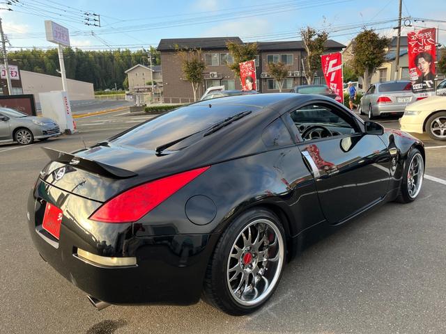 フェアレディＺ ベースグレード　中期型　元会社役員車　深リムＡＭＥシャレン１９インチアルミ　レーシングギアストリートライド車高調　ダックテールリアスポ　ＨＤＤナビ　Ｂｌｕｅｔｏｏｔｈ対応ナビ　黒シートカバー　車検Ｒ９年２月１４日迄（8枚目）