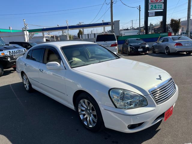 シーマ ４５０ＸＬ　後期型　本革シート　純正ＤＶＤナビ　バックカメラ　ＢＯＳＥサウンド　バルカンＨＩＤヘッドライト　助手席オットマンシート　メモリー付きパワーシート　ホット＆クールシート　前後コーナーセンサー（6枚目）