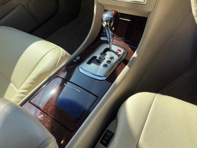 シーマ ４５０ＸＬ　後期型　本革シート　純正ＤＶＤナビ　バックカメラ　ＢＯＳＥサウンド　バルカンＨＩＤヘッドライト　助手席オットマンシート　メモリー付きパワーシート　ホット＆クールシート　前後コーナーセンサー（33枚目）