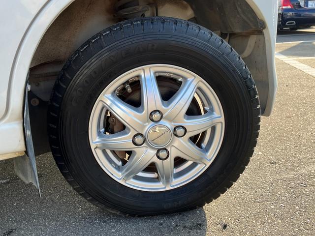 ハイゼットカーゴ スペシャル　当店下取り車　両側スライドドア　社外１２インチアルミ　ケンウッド製ＣＤチューナー　鍵２個　リアフィルム貼り（14枚目）