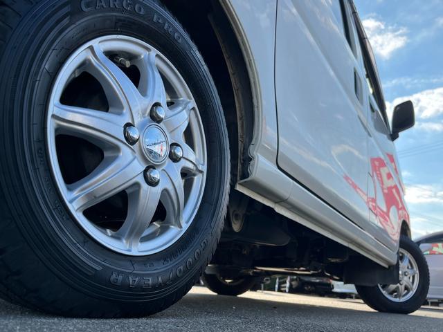 ハイゼットカーゴ スペシャル　当店下取り車　両側スライドドア　社外１２インチアルミ　ケンウッド製ＣＤチューナー　鍵２個　リアフィルム貼り（15枚目）
