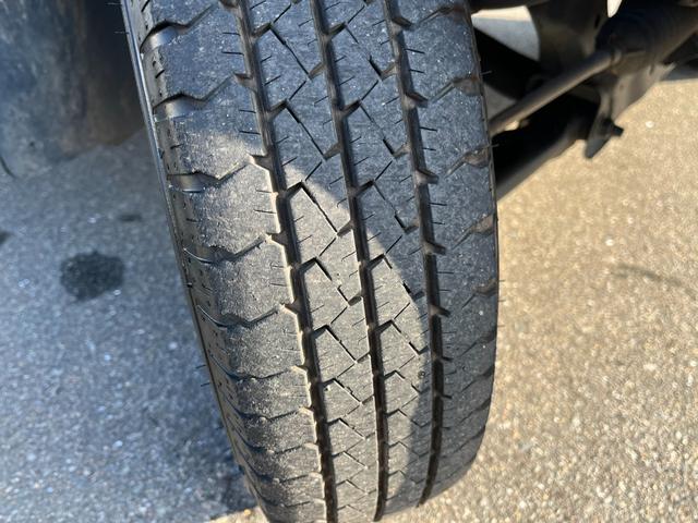 ハイゼットカーゴ スペシャル　当店下取り車　両側スライドドア　社外１２インチアルミ　ケンウッド製ＣＤチューナー　鍵２個　リアフィルム貼り（18枚目）