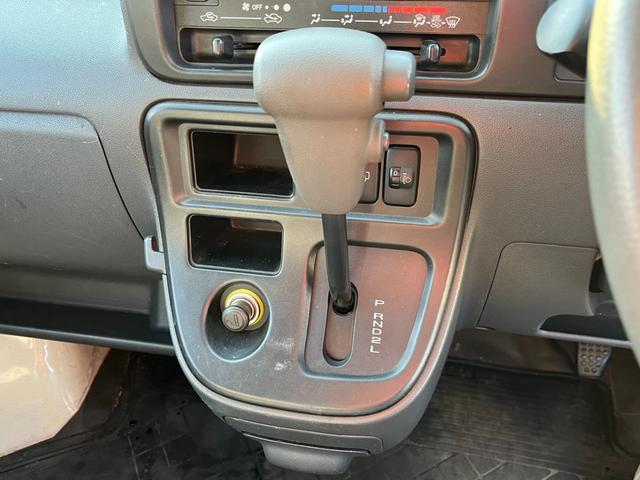 ハイゼットカーゴ スペシャル　当店下取り車　両側スライドドア　社外１２インチアルミ　ケンウッド製ＣＤチューナー　鍵２個　リアフィルム貼り（30枚目）