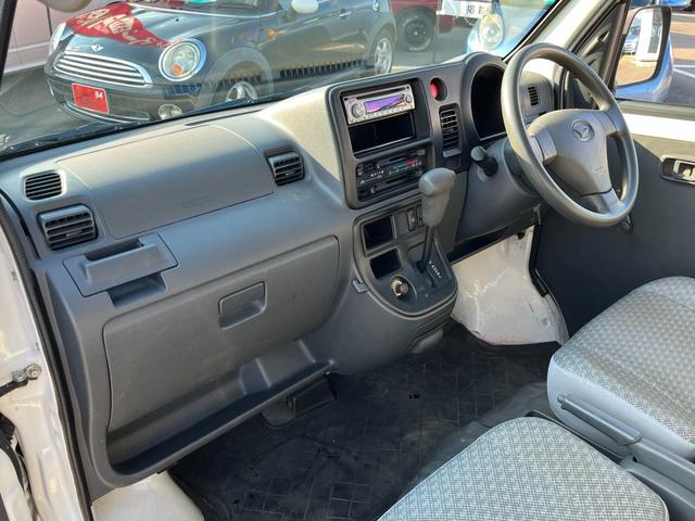 ハイゼットカーゴ スペシャル　当店下取り車　両側スライドドア　社外１２インチアルミ　ケンウッド製ＣＤチューナー　鍵２個　リアフィルム貼り（32枚目）