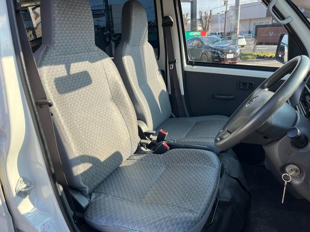 ハイゼットカーゴ スペシャル　当店下取り車　両側スライドドア　社外１２インチアルミ　ケンウッド製ＣＤチューナー　鍵２個　リアフィルム貼り（33枚目）
