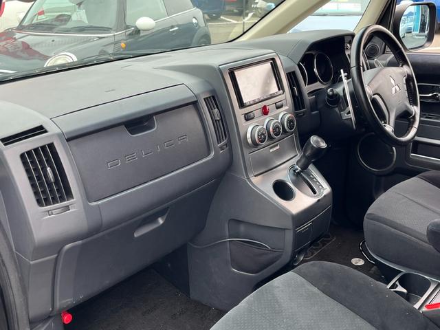 �O���[�u�{�b�N�X��R���\�[���ȂǁA�L�Y�Ȃǂ������A�����Y��ȏ�Ԃł��I