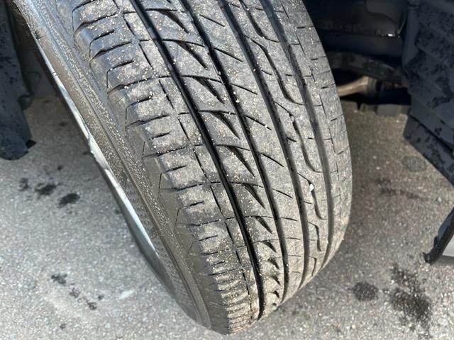 シーマ ４５０ＶＩＰ　ワンオーナー　禁煙車　実走行４万ＫＭ台　純正ナビ　ベージュ本革シート　バルカンＨＩＤヘッドライト　左リアリラックスシート　ホット＆クールシート　純正１６インチアルミ　タイミングチェーン（24枚目）