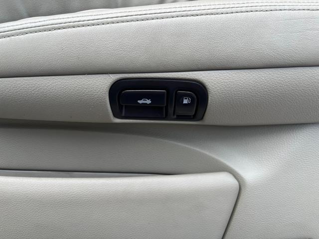 シーマ ４５０ＶＩＰ　ワンオーナー　禁煙車　実走行４万ＫＭ台　純正ナビ　ベージュ本革シート　バルカンＨＩＤヘッドライト　左リアリラックスシート　ホット＆クールシート　純正１６インチアルミ　タイミングチェーン（42枚目）