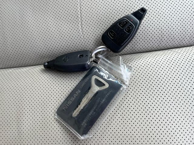 シーマ ４５０ＶＩＰ　ワンオーナー　禁煙車　実走行４万ＫＭ台　純正ナビ　ベージュ本革シート　バルカンＨＩＤヘッドライト　左リアリラックスシート　ホット＆クールシート　純正１６インチアルミ　タイミングチェーン（43枚目）