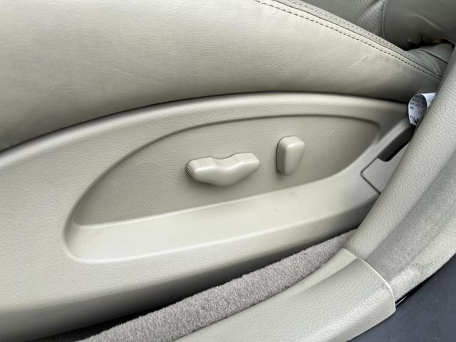 シーマ ４５０ＶＩＰ　ワンオーナー　禁煙車　実走行４万ＫＭ台　純正ナビ　ベージュ本革シート　バルカンＨＩＤヘッドライト　左リアリラックスシート　ホット＆クールシート　純正１６インチアルミ　タイミングチェーン（49枚目）