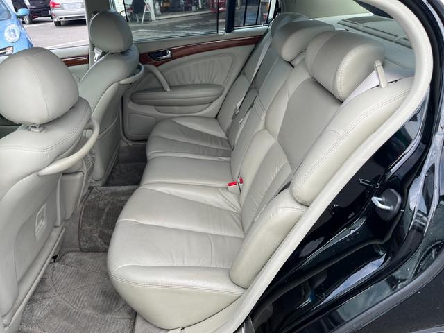シーマ ４５０ＶＩＰ　ワンオーナー　禁煙車　実走行４万ＫＭ台　純正ナビ　ベージュ本革シート　バルカンＨＩＤヘッドライト　左リアリラックスシート　ホット＆クールシート　純正１６インチアルミ　タイミングチェーン（55枚目）