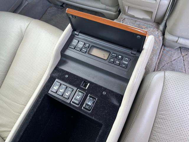 シーマ ４５０ＶＩＰ　ワンオーナー　禁煙車　実走行４万ＫＭ台　純正ナビ　ベージュ本革シート　バルカンＨＩＤヘッドライト　左リアリラックスシート　ホット＆クールシート　純正１６インチアルミ　タイミングチェーン（59枚目）