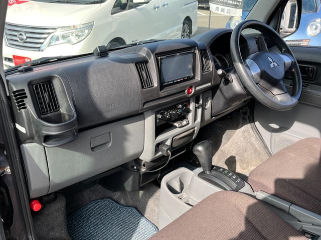 �O���[�u�{�b�N�X��R���\�[���ȂǁA�L�Y�Ȃǂ������A�����Y��ȏ�Ԃł��I