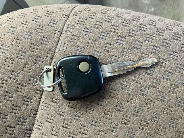 ���⌇�����Ȃ��A�C�e���ƂȂ����L�[���X�B�������t���Ă��܂��B���ڃL�[���������܂Ȃ��Ă��h�A�̎{���E�J�����o���܂��B�h�A���̃L�Y�h�~�ɂ��Ȃ�܂���