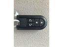 付いてて便利!とても人気の高い装備のスマートキーシステム。キーを携帯しているだけで、ドアロックの開閉並びにエンジンの始動が可能な装備です。プッシュスタートですのでエンジンの始動もボタンを押すだけです