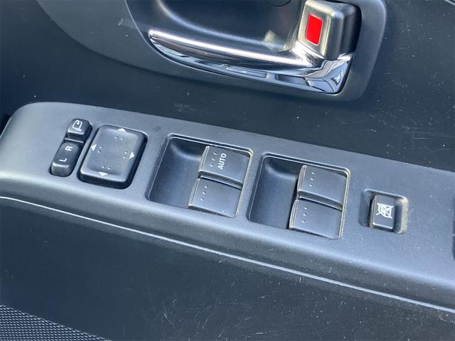 �p���[�E�B���h�E�̃X�C�b�`�ł���B�^�]�Ȃɋ��Ȃ��瑋���J���߂̃R���g���[���ł��܂���B