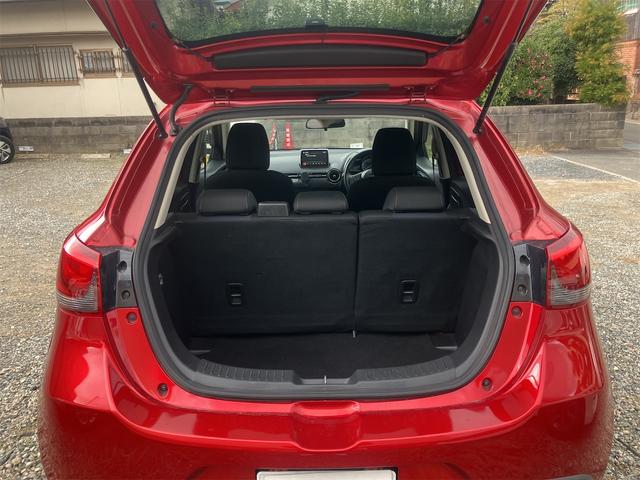 デミオ １３Ｓ　ドライブレコーダー　ＥＴＣ　ナビ　ＴＶ　衝突被害軽減システム　アルミホイール　後席モニター　スマートキー　アイドリングストップ　電動格納ミラー　ＡＴ　盗難防止システム　衝突安全ボディ　ＡＢＳ　ＥＳＣ（19枚目）