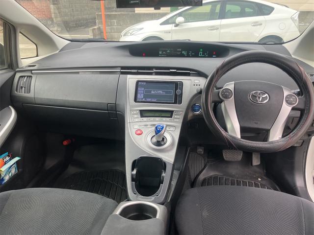 プリウス Ｓ　ドライブレコーダー　ＥＴＣ　バックカメラ　ナビ　ＴＶ　アルミホイール　オートライト　ＨＩＤ　ＣＶＴ　スマートキー　アイドリングストップ　電動格納ミラー　盗難防止システム　ＣＤ　ＤＶＤ再生　ＵＳＢ（2枚目）