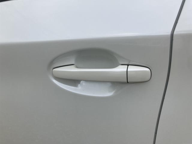 プリウス Ｓ　ドライブレコーダー　ＥＴＣ　バックカメラ　ナビ　ＴＶ　アルミホイール　オートライト　ＨＩＤ　ＣＶＴ　スマートキー　アイドリングストップ　電動格納ミラー　盗難防止システム　ＣＤ　ＤＶＤ再生　ＵＳＢ（26枚目）