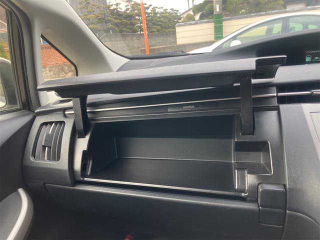 プリウス Ｓ　ドライブレコーダー　ＥＴＣ　バックカメラ　ナビ　ＴＶ　アルミホイール　オートライト　ＨＩＤ　ＣＶＴ　スマートキー　アイドリングストップ　電動格納ミラー　盗難防止システム　ＣＤ　ＤＶＤ再生　ＵＳＢ（39枚目）