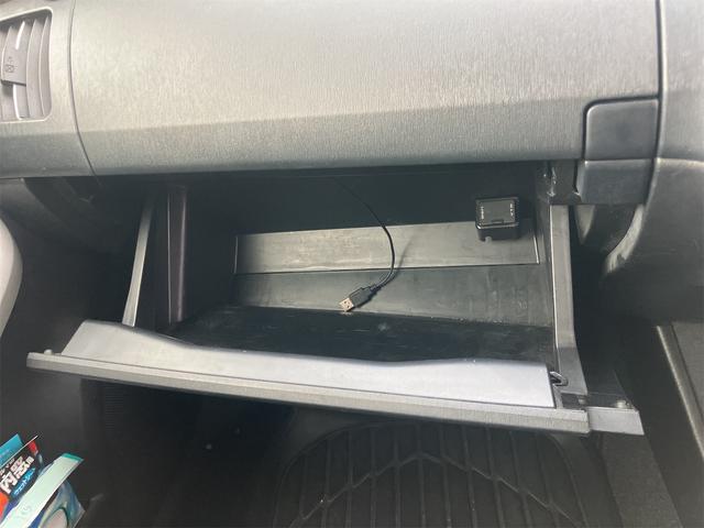 プリウス Ｓ　ドライブレコーダー　ＥＴＣ　バックカメラ　ナビ　ＴＶ　アルミホイール　オートライト　ＨＩＤ　ＣＶＴ　スマートキー　アイドリングストップ　電動格納ミラー　盗難防止システム　ＣＤ　ＤＶＤ再生　ＵＳＢ（40枚目）