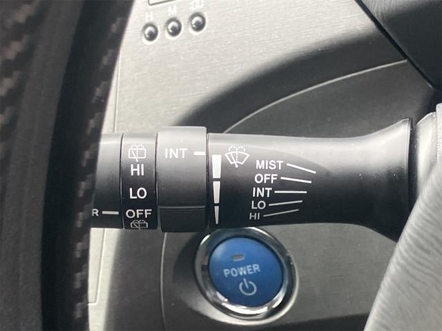 プリウス Ｓ　ドライブレコーダー　ＥＴＣ　バックカメラ　ナビ　ＴＶ　アルミホイール　オートライト　ＨＩＤ　ＣＶＴ　スマートキー　アイドリングストップ　電動格納ミラー　盗難防止システム　ＣＤ　ＤＶＤ再生　ＵＳＢ（44枚目）