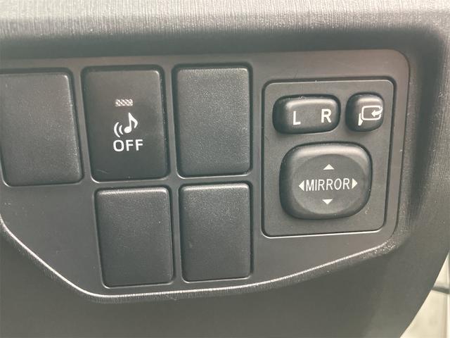 プリウス Ｓ　ドライブレコーダー　ＥＴＣ　バックカメラ　ナビ　ＴＶ　アルミホイール　オートライト　ＨＩＤ　ＣＶＴ　スマートキー　アイドリングストップ　電動格納ミラー　盗難防止システム　ＣＤ　ＤＶＤ再生　ＵＳＢ（48枚目）