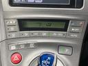 プリウス Ｓ　ドライブレコーダー　ＥＴＣ　バックカメラ　ナビ　ＴＶ　アルミホイール　オートライト　ＨＩＤ　ＣＶＴ　スマートキー　アイドリングストップ　電動格納ミラー　盗難防止システム　ＣＤ　ＤＶＤ再生　ＵＳＢ（8枚目）