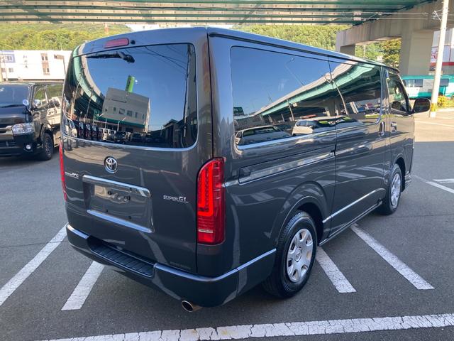 ハイエースバン スーパーＧＬ　ダークプライムＩＩ　４ＷＤ・パワーバックドア・寒冷地仕様・トヨタセーフティセンス・ＬＥＤヘッドライト・プッシュスタート・トムスＬＥＤテールランプ・フロントスポイラー・オーバーフェンダー・クルコン・バックカメラ・ＳＤナビ（12枚目）