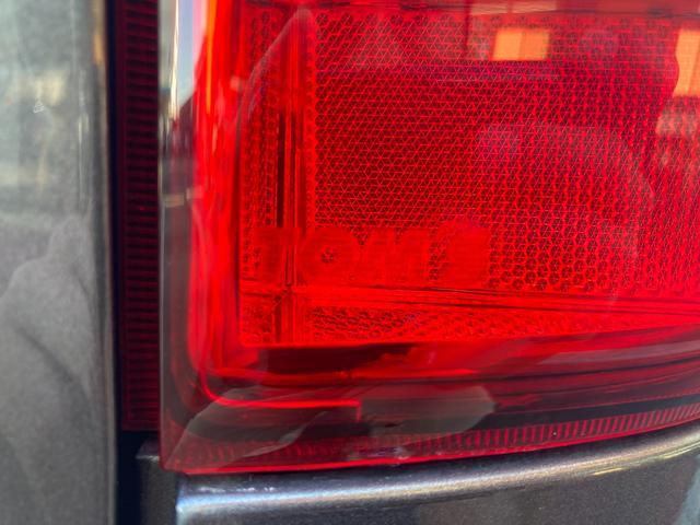 ハイエースバン スーパーＧＬ　ダークプライムＩＩ　４ＷＤ・パワーバックドア・寒冷地仕様・トヨタセーフティセンス・ＬＥＤヘッドライト・プッシュスタート・トムスＬＥＤテールランプ・フロントスポイラー・オーバーフェンダー・クルコン・バックカメラ・ＳＤナビ（14枚目）