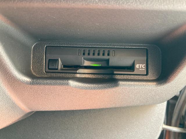 ハイエースバン スーパーＧＬ　ダークプライムＩＩ　５型・トヨタセーフティセンス・ＬＥＤヘッドライト・プッシュスタート・ＥＴＣ・純正ＳＤナビ・ワンセグ・バックカメラ・Ｗエアバック・１００Ｖ電源ドライブレコーダー・スマートキー×２・Ｗエアコン（18枚目）