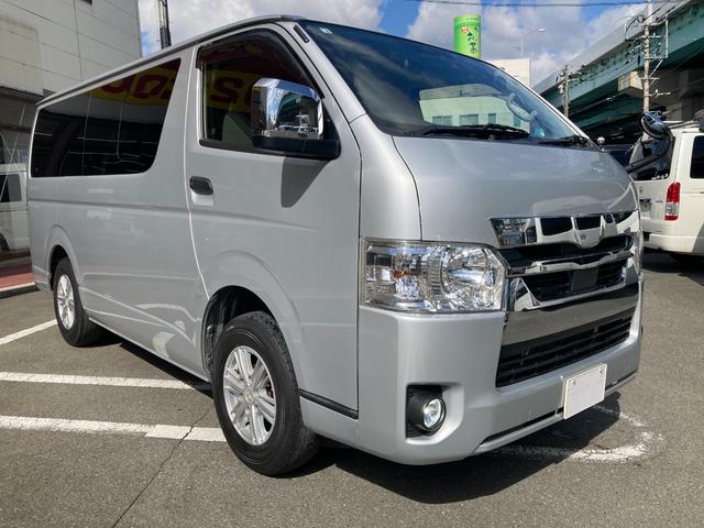 ハイエースバン ＤＸ　ＧＬパッケージ　４ＷＤ・６型・４ナンバー・９人乗・Ｗエアコン・ＬＥＤヘッドライト・トヨタセーフティセンス・ＬＥＤフォグライト・メッキ電格ミラー・アルミホイール・ＥＴＣ２．０・ＳＤナビ・フルセグ・バックカメラ・キーレス（3枚目）
