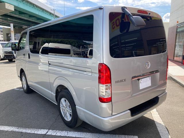 ハイエースバン ＤＸ　ＧＬパッケージ　４ＷＤ・６型・４ナンバー・９人乗・Ｗエアコン・ＬＥＤヘッドライト・トヨタセーフティセンス・ＬＥＤフォグライト・メッキ電格ミラー・アルミホイール・ＥＴＣ２．０・ＳＤナビ・フルセグ・バックカメラ・キーレス（11枚目）