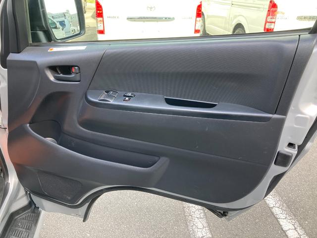 ハイエースバン ＤＸ　ＧＬパッケージ　４ＷＤ・６型・４ナンバー・９人乗・Ｗエアコン・ＬＥＤヘッドライト・トヨタセーフティセンス・ＬＥＤフォグライト・メッキ電格ミラー・アルミホイール・ＥＴＣ２．０・ＳＤナビ・フルセグ・バックカメラ・キーレス（18枚目）