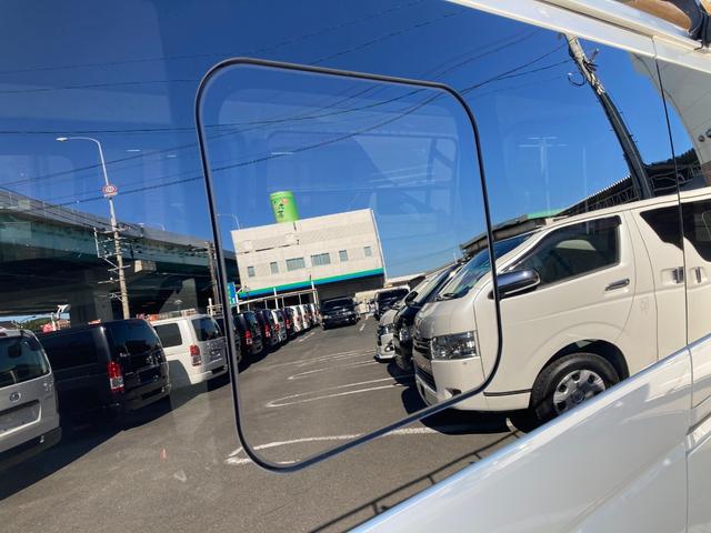 ハイエースバン ロングDX 6型・6人乗り・トヨタセーフティセンス・ルーフキャリア・マッドブラックグリル・新品バンパーガード・LEDデイライト・メッキ電格ミラー・リアコーナーセンサー・リアラダー・SDナビ・バックカメラ・ドラレコ(8枚目)