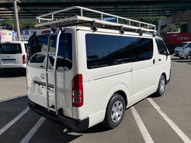 ハイエースバン ロングDX 6型・6人乗り・トヨタセーフティセンス・ルーフキャリア・マッドブラックグリル・新品バンパーガード・LEDデイライト・メッキ電格ミラー・リアコーナーセンサー・リアラダー・SDナビ・バックカメラ・ドラレコ(14枚目)
