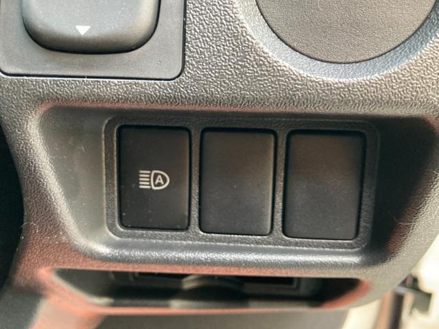 ハイエースバン ロングDX 6型・6人乗り・トヨタセーフティセンス・ルーフキャリア・マッドブラックグリル・新品バンパーガード・LEDデイライト・メッキ電格ミラー・リアコーナーセンサー・リアラダー・SDナビ・バックカメラ・ドラレコ(21枚目)